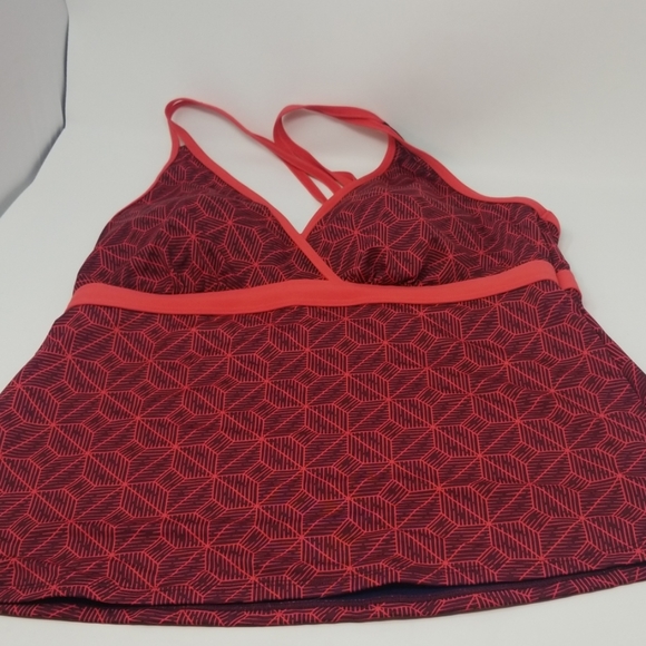 L.L. Bean swim top coral maroon geometric pattern - Picture 6 of 7